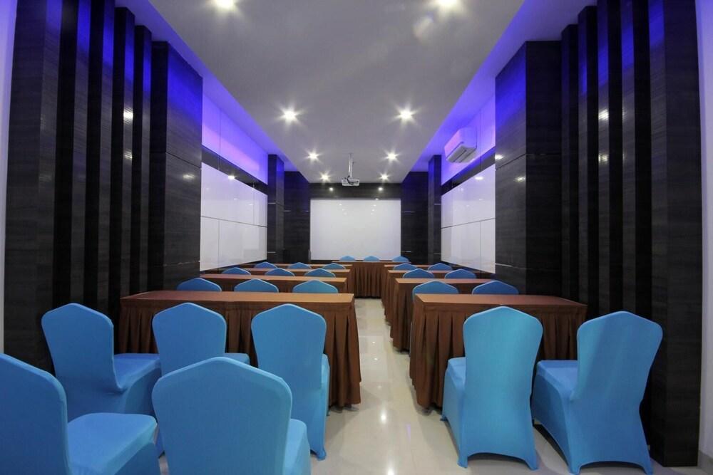 Os Hotel Airport Batam Ngoại thất bức ảnh