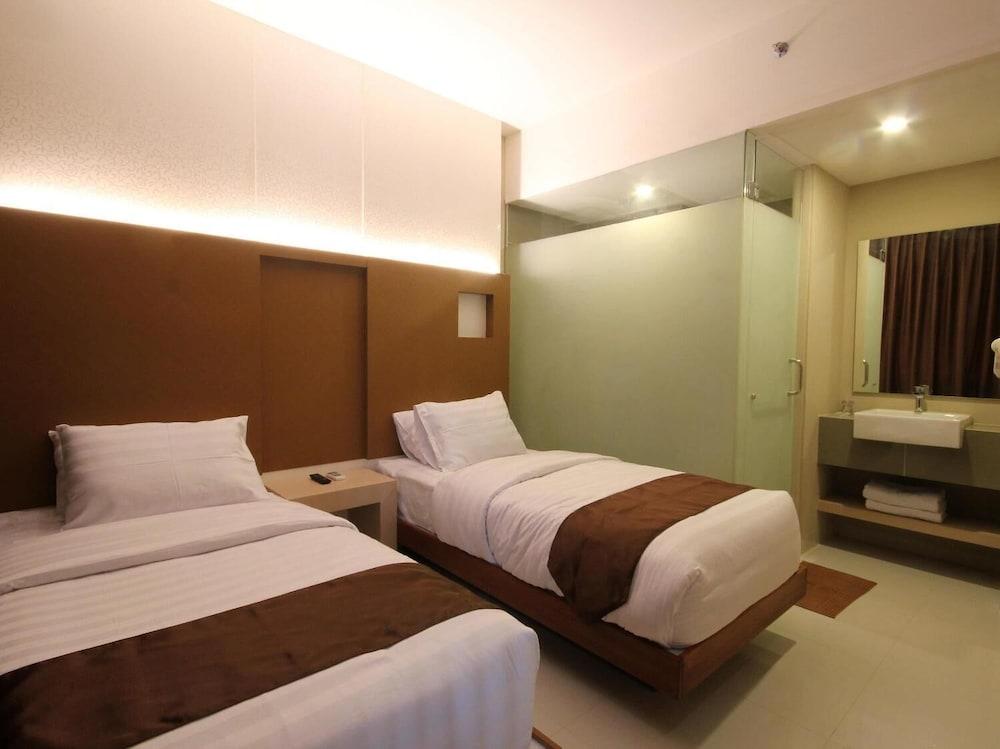 Os Hotel Airport Batam Ngoại thất bức ảnh