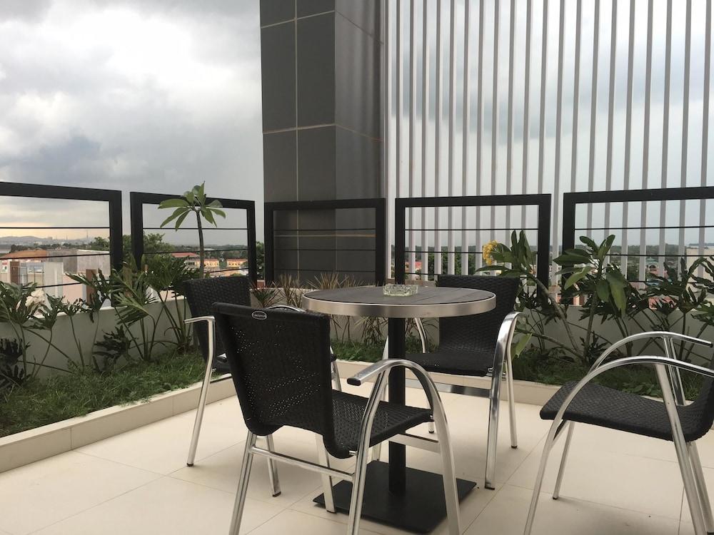 Os Hotel Airport Batam Ngoại thất bức ảnh