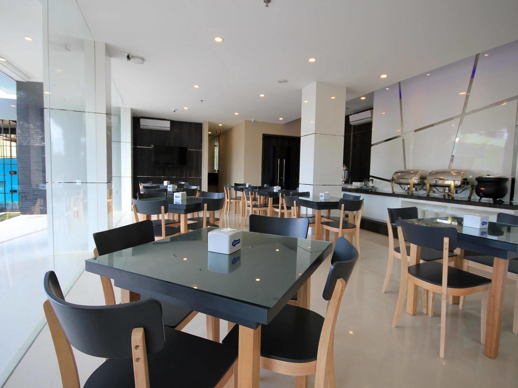Os Hotel Airport Batam Ngoại thất bức ảnh
